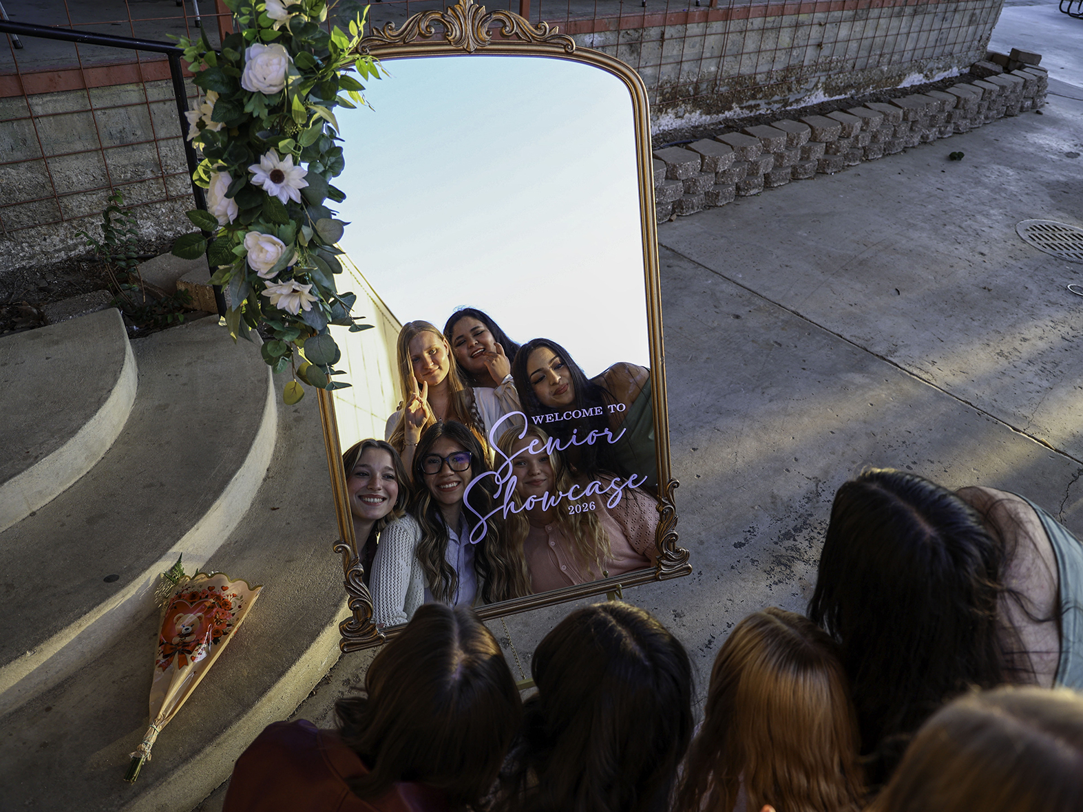 Valley Oaks CTE Students Exhibit Projects in Senior Showcase