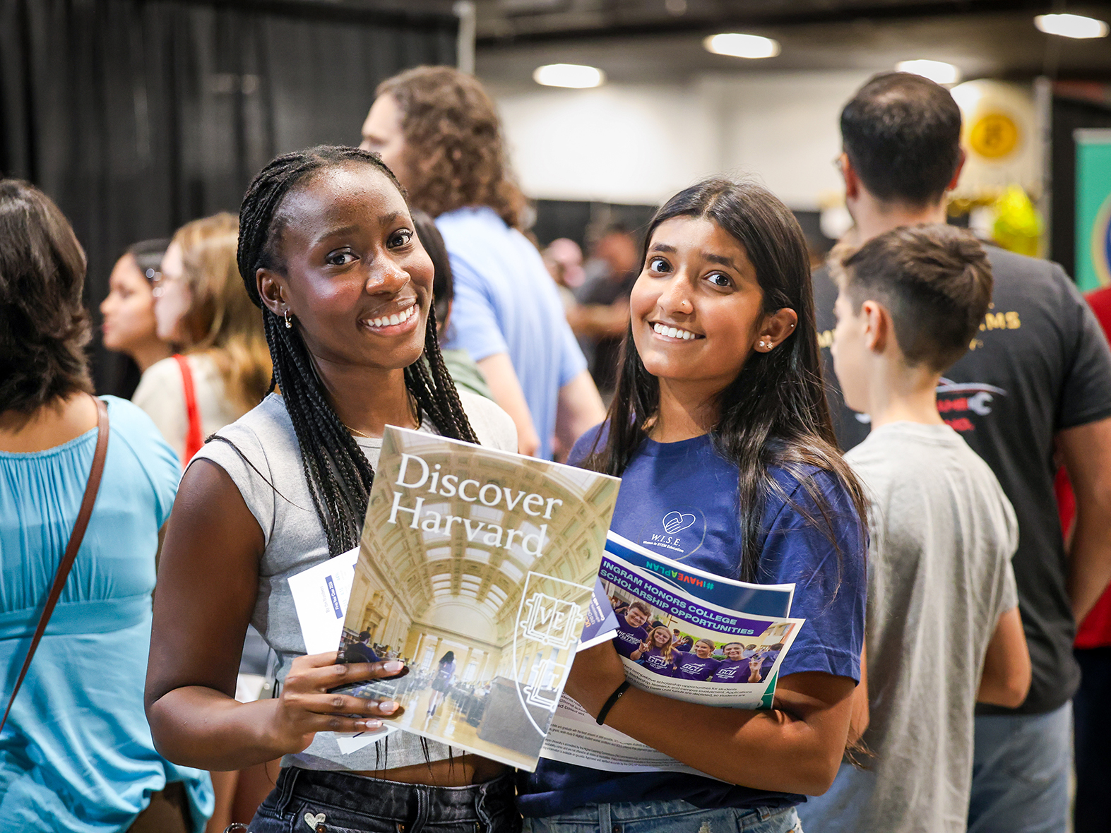Photo Essay: Thousands Turn Out for Kern County College Night